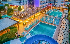 Club Big Blue Suit Hotel